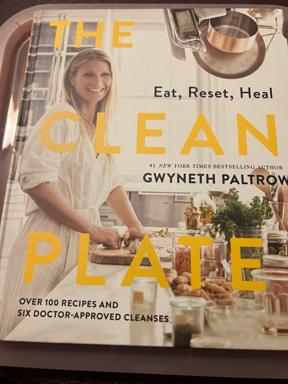 Book  / Hardback 
Clean Eating